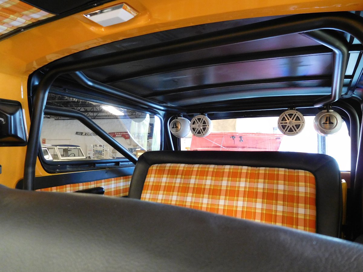 7879 Bronco Overhaulin Family Roll Bar,