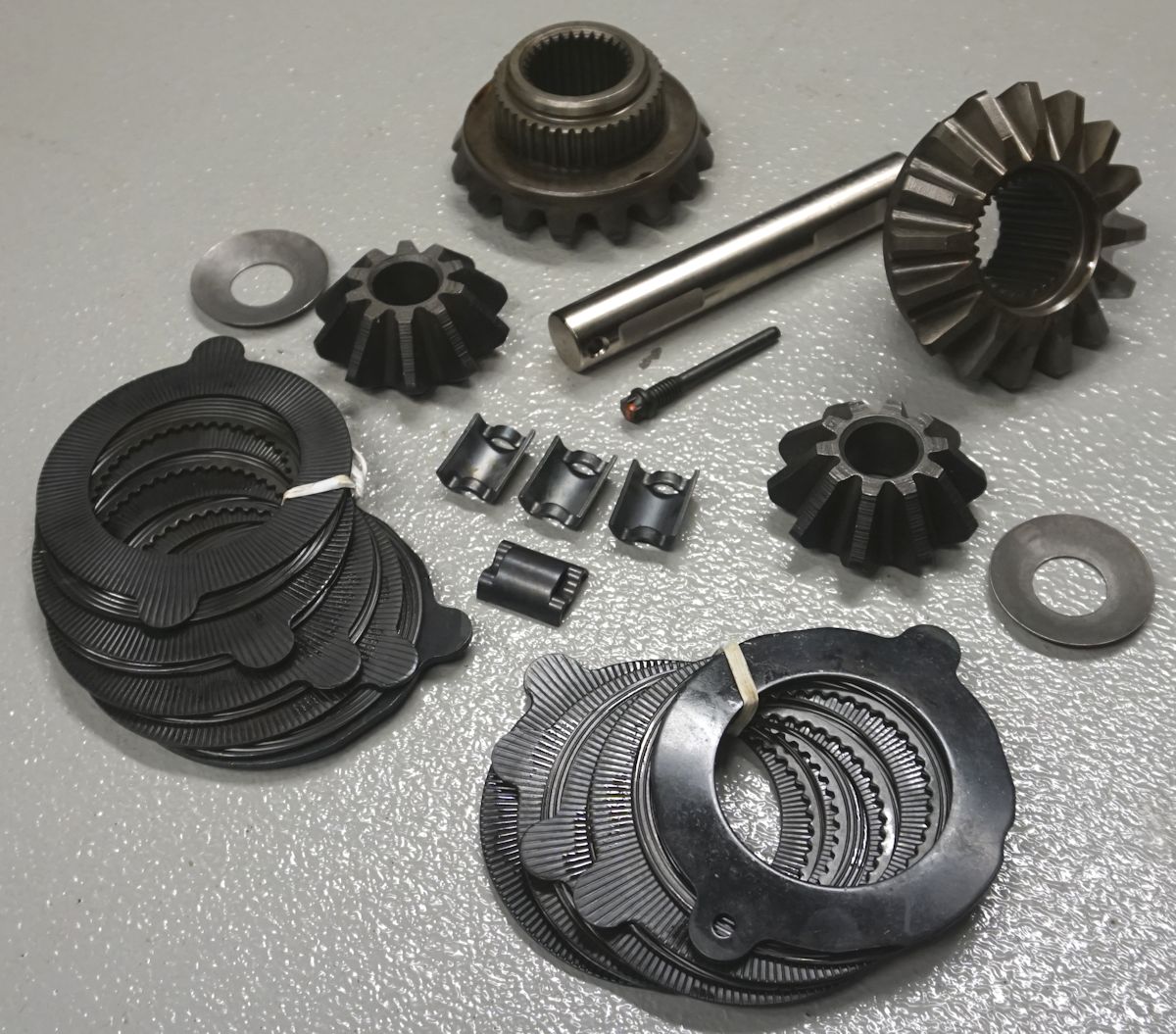 DIFFERENTIAL CARRIER GEAR KIT DANA 44 TRAC LOK-Broncograveyard.com