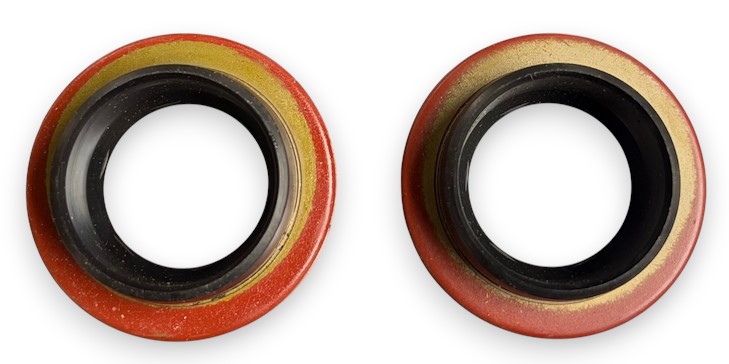 D44 Inner Front Axle Tube Seals - PAIR