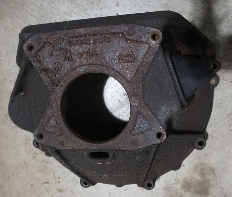 Bell Housing 360, 390, 406, 410, 427, 428 Manual