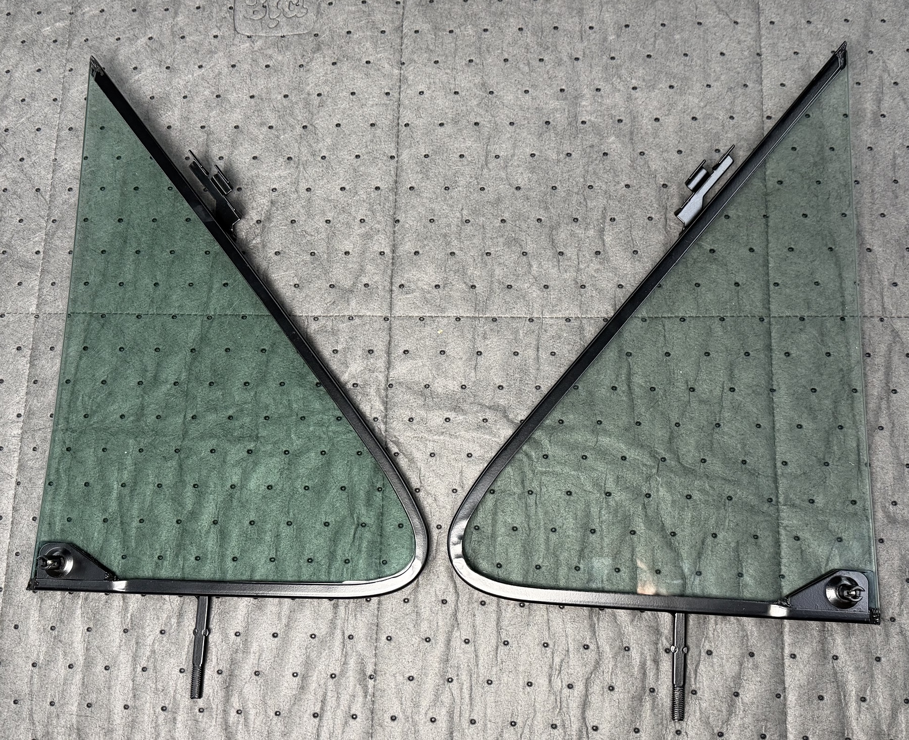 1980-91 Ford Bronco & F Series Vent Window Frame & Glass