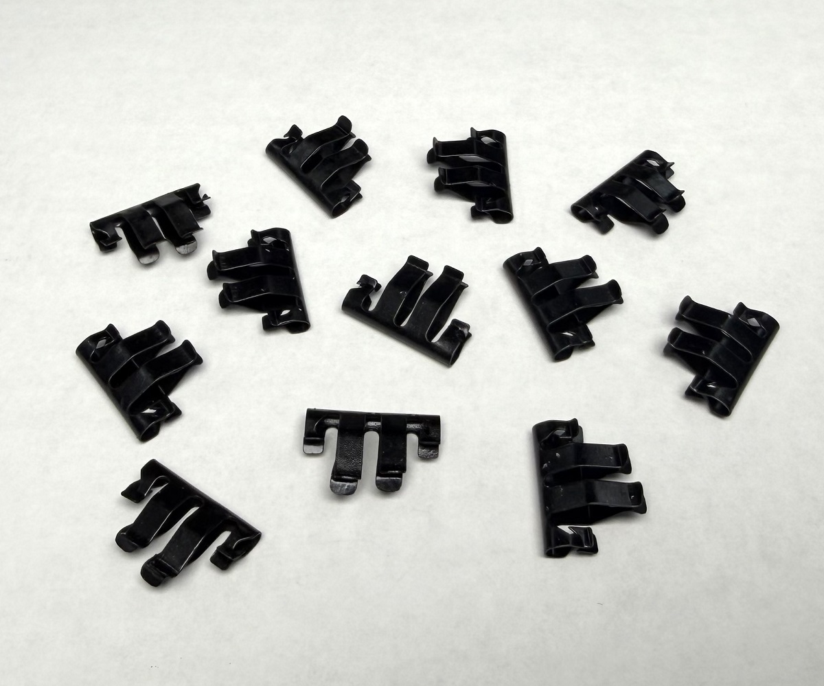 1987-96 Dash Panel Mounting Clips - Set of 12