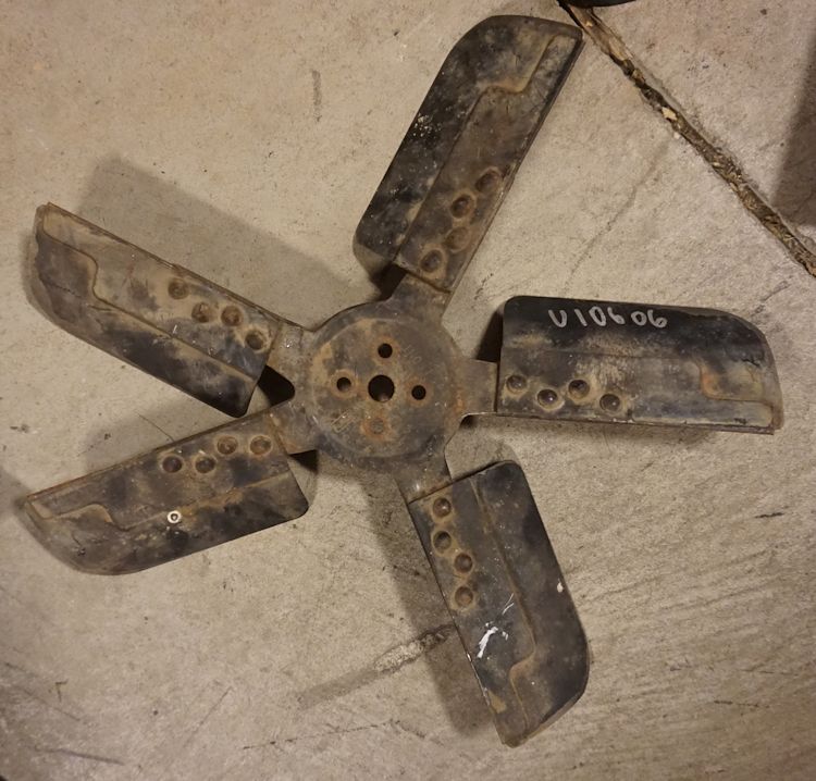 V8 Fan Blade USED