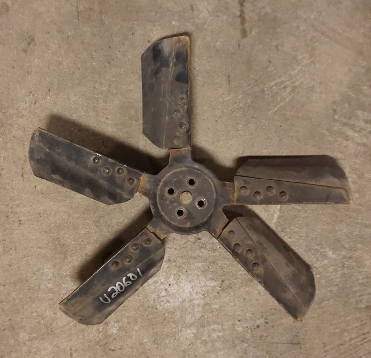 V8 Fan Blade USED