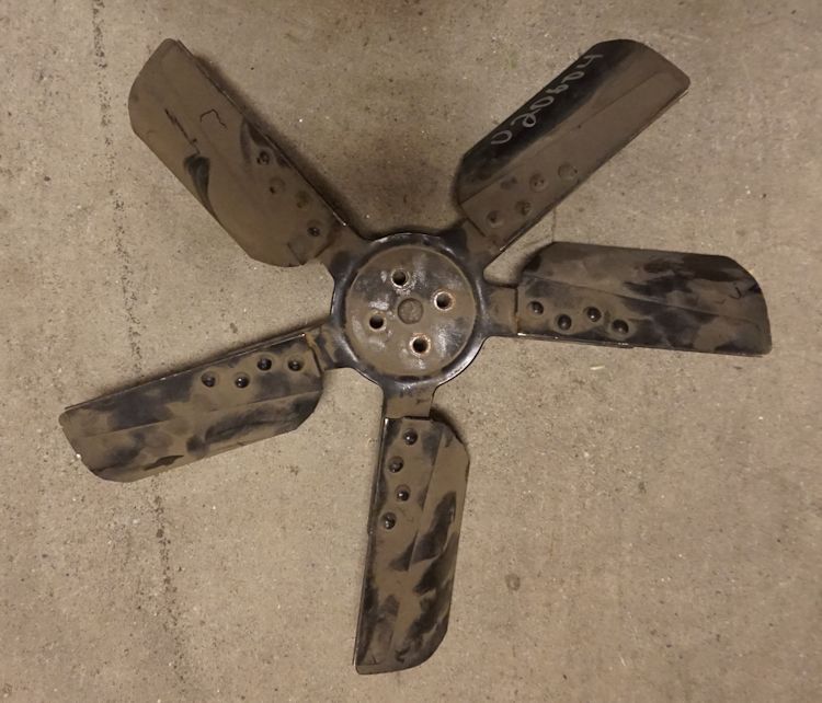 V8 Fan Blade USED