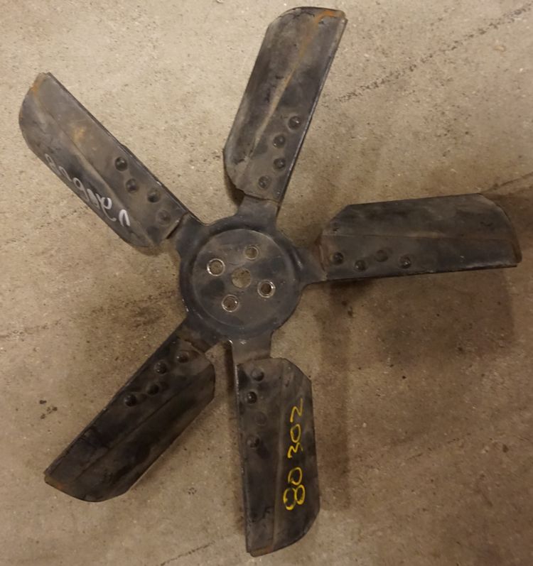 V8 Fan Blade USED