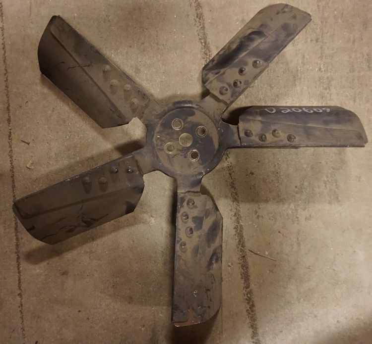 V8 Fan Blade USED