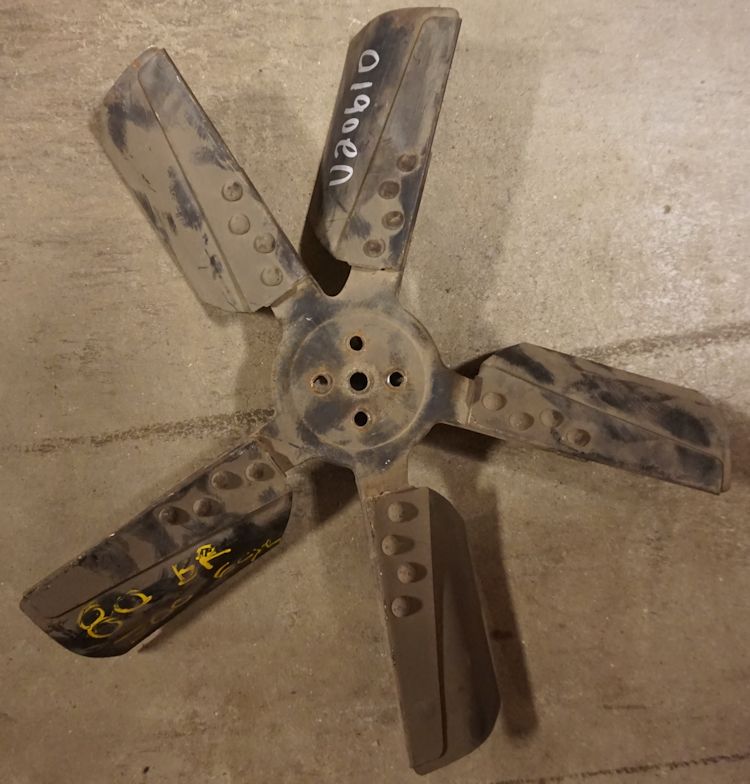 V8 Fan Blade USED