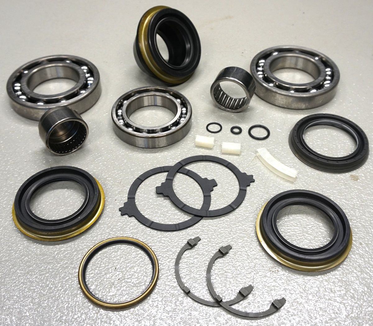 Super Duty NV271 & NV273 Transfer Case Master Bearing Gasket & Seal Kit