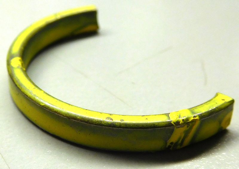 D44 TTB Spicer Outer Axle Snap Ring (yellow)